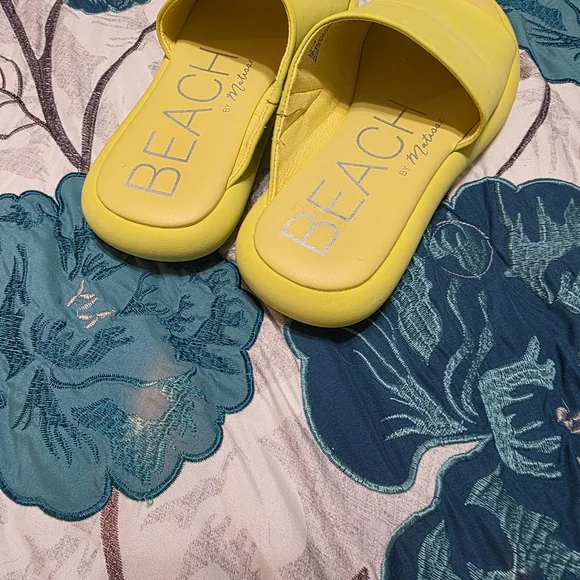 Matisse Yellow Slide Mules - Picture 3 of 7